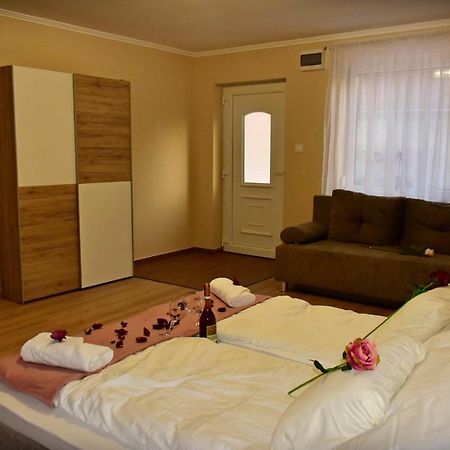 Napfeny Apartman Makó Buitenkant foto