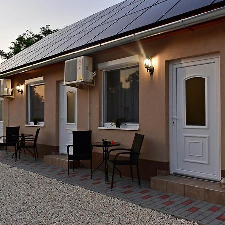 Napfeny Apartman Makó Buitenkant foto