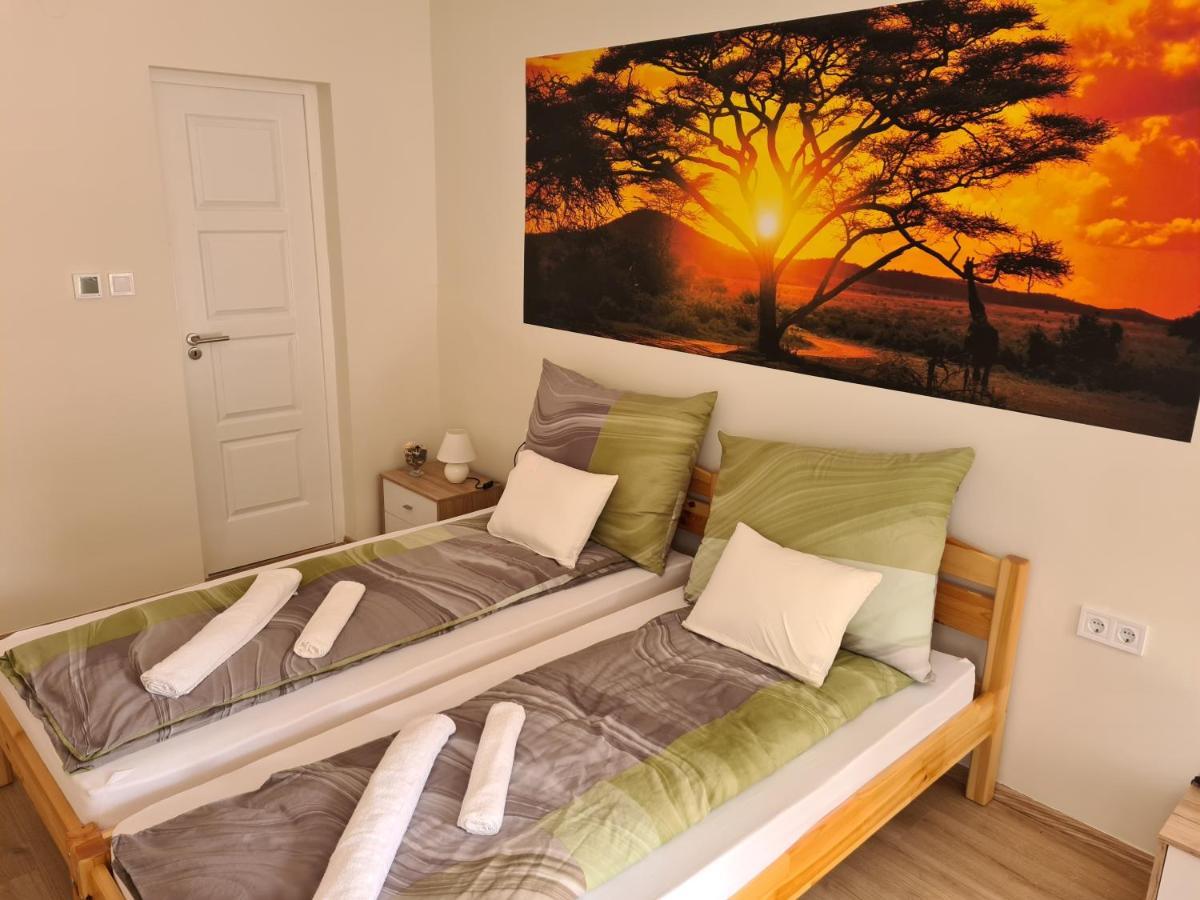 Napfeny Apartman Makó Buitenkant foto